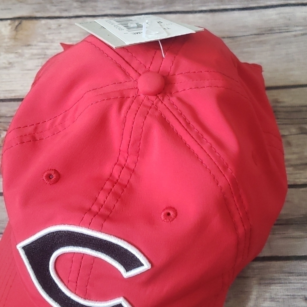 The Game red ball cap with black embroidered C NWT - Picture 4 of 10